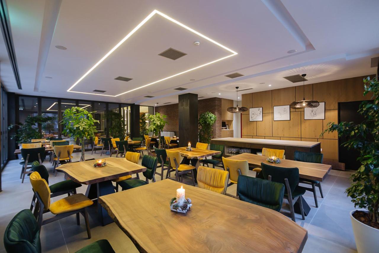 Park Plazza Hotel Korce Buitenkant foto